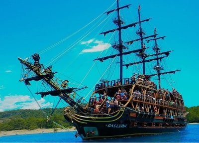 Морская прогулка на пиратском корабле в Анталии
